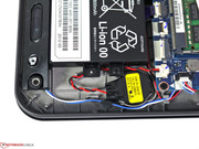 La batería está atornillada y puede ser reemplazada si es necesario.