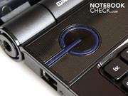 Detalles ópticos como el botón interruptor otorgan al portátil de 17 pulgadas una apariencia de alta calidad.