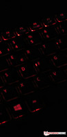 Teclado retroiluminado en rojo.