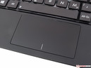 El touchpad es elegante y demasiado pequeño. Lo último apenas puede evitarse.