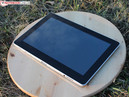 El tablet se puede usar sin la base con Android 4.2 en un eMMC de 16 GB.