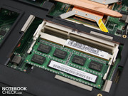 En nuestro modelo de pruebas, una de las dos ranuras de RAM DDR3 se mantenía vacia (2GB).