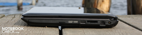 Derecha: Grabadora DVD, USB, Lector de tarjetas, Ethernet, Conector de tarjetas