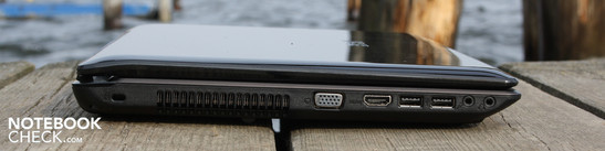 Izquierda: Kensington, VGA, HDMI, 2 x USB, Mic, Audio