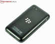La pegatina con información del dispositivo hace que la parte posterior de la BlackBerry Q5 parezca barata.