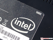 con  Intel Atom basado en N570 (dual core) y un SSD de 16 GB.