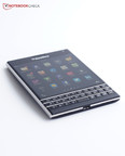 BlackBerry intenta un regreso con Passport.