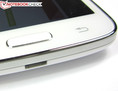 El smartphone de Samsung cuenta con una construcción de gran calidad y está rodeado por un estiloso bisel de metal.