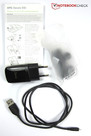 Incluido en la caja: conector de corriente, cable Micro-USB, auriculares y guia de inicio rápido.