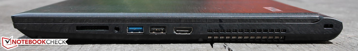 Lector de tarjetas, combinación Mic+Línea, USB 3.0, USB 2.0, HDMI, bloqueo Kensington