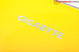 Logo Gigabyte reflectante.