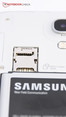 Las ranuras de tarjetas micro-SIM y microSD.
