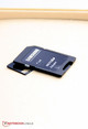 Una tarjeta microSD y un adaptador vienen incluídos.