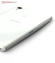 Sin embargo, el Xperia Z2 no es un smartphone de exterior, las superficies de cristal son demasiado frágiles para ello.