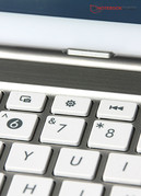 El teclado cuenta con muchas teclas especiales.