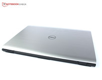 No obstante, el Dell Inspiron 17-5748 es más delgado que muchos contendientes incluso con su pantalla táctil.