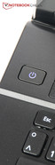 El bisel envima del teclado y el botón de encendido azul también son detalles bonitos.