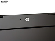 La webcam de 0.3 megapíxeles y el micrófono interno permiten videoconferencia.
