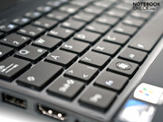 El teclado en forma de chiclet ofrece una agradable sensación de tecleo y...