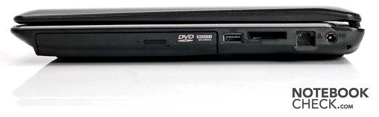 Derecha: Unidad Optica, 1x USB 2.0, Card Reader 4-en-1 (MC/SD/Memory Stick (Pro)), LAN, Entrada de Poder