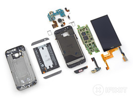 De nuevo no es ningún placer desmantelar el HTC One M8. (Imagen: iFixit)