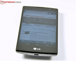 LG G4c. Modelo de pruebas cortesía de Cyberport.de