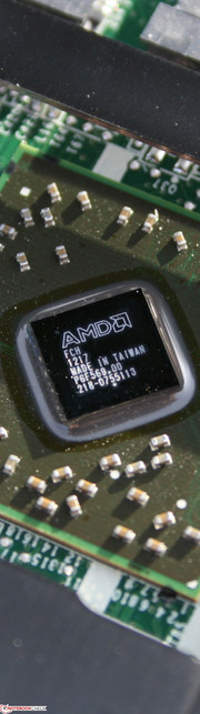 Lenovo ThinkPad Edge E135: La duración de la batería del modelo AMD es similar a la del Edge basado en Intel.