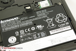La batería interna de 34 Wh, 7.4 V es extraíble, pero no puede cambiarse rápidamente