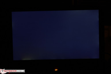 Moderado sangrado de pantalla en el borde inferior izquierdo