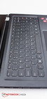 El teclado se flexiona mucho en el centro...