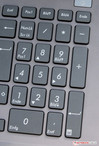 El teclado incluye un pad numérico.