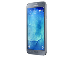 Samsung Galaxy S5 Neo. Modelo de pruebas cortesía de Notebooksbilliger.de
