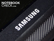 Los elementos típicos del diseño de Samsung están faltando en esta máquina de 15,6-pulgadas. Este podría ser el logo de un complete desconocido.