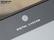Los detalles de las conexiones, bien como la webcam tienen un diseño reservado.