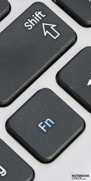 Samsung QX412-S01DE: Bien diseñado, teclado grande – pero con puntos de presión débiles.