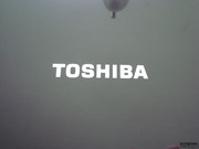 Toshiba trata de asegurar sus ventas en el mercado de netbooks con el NB-100...