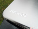 Toshiba usa aluminio pulido.