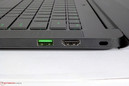 Podemos encontrar HDMI y USB 3.0 en el lado derecho, pero Razer no integró un puerto Ethernet.