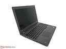 El chasis del ThinkPad W550s sigue siendo bastante más resistente que el del ThinkPad W541 en algunas áreas, ...