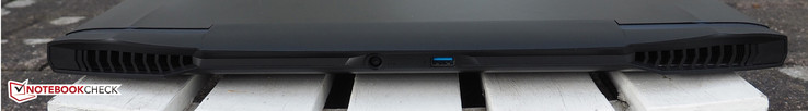 Detrás: Conector de alimentación, USB 3.1 Tipo A Gen 2