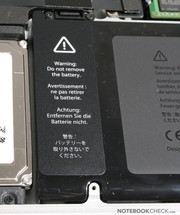 La nueva batería implantada, desafortunadamente, no es sustituible por el usuario pero proporciona al MacBook excelentes tiempos de duración.