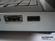 eSATA/USB 2.0 combo y USB 2.0 a la derecha