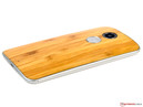 El Moto X exhibe fallos de manufactura en los huecos.