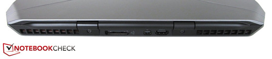 Trasera: puerto de Amplificador Gráfico, DisplayPort, HDMI