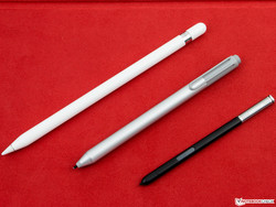 Desde la izquierda: Apple Pencil, Surface-Pen, S Pen