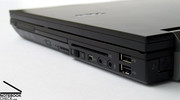 La Dell Latitude E6500 ofrece todos los puertos importantes directamente en el case, entre otros un puerto de pantalla digital y una conexión eSATA.