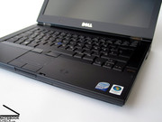 Ópticamente la Dell Latitude E6400 no puede ser distinguida de su colega Workstation la Precision M2400.