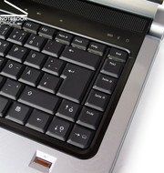 El teclado del portatil es practicamente identico al del XPS M1530 y ofrece una ligera y muy agradable sensacion al teclear.