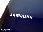 Un logo de Samsung adorna la tapa de la pantalla.