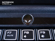 El logo Alienware también es el botón de encendido